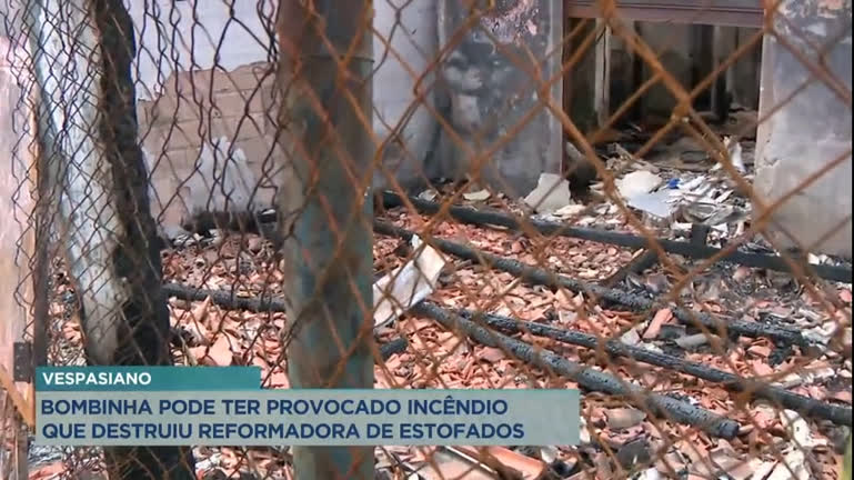Vídeo: Bombinha pode ter provocado incêndio que destruiu reformadora de estofados na região metropolitana de BH
