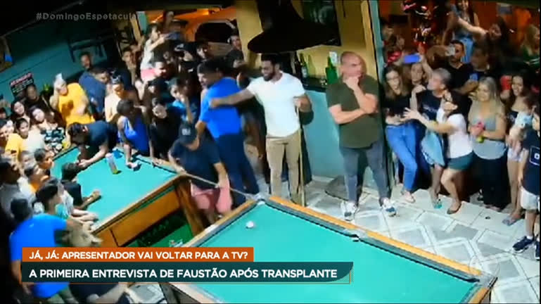 Gusttavo Lima joga sinuca em bar de Goiânia na noite desta terça