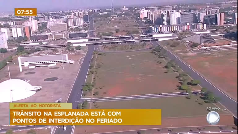 Vídeo: Trânsito é alterado na Esplanada dos Ministérios, em Brasília, nesta quinta (12)