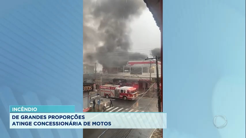 Vídeo: Incêndio destrói loja de motos em São Vicente