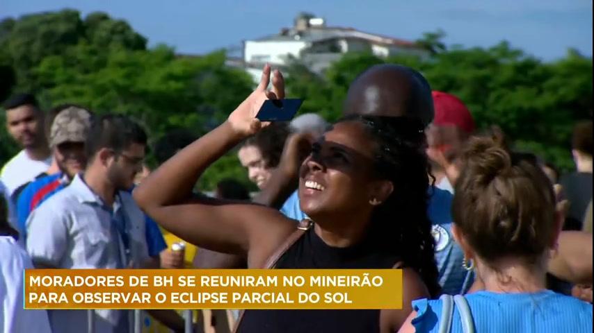 Vídeo: Belorizontinos assistem eclipse solar em ponto de observação montado na Esplanada do Mineirão, em BH
