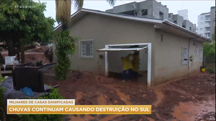 Vídeo: Fortes chuvas deixam milhares de desabrigados no Sul do Brasil