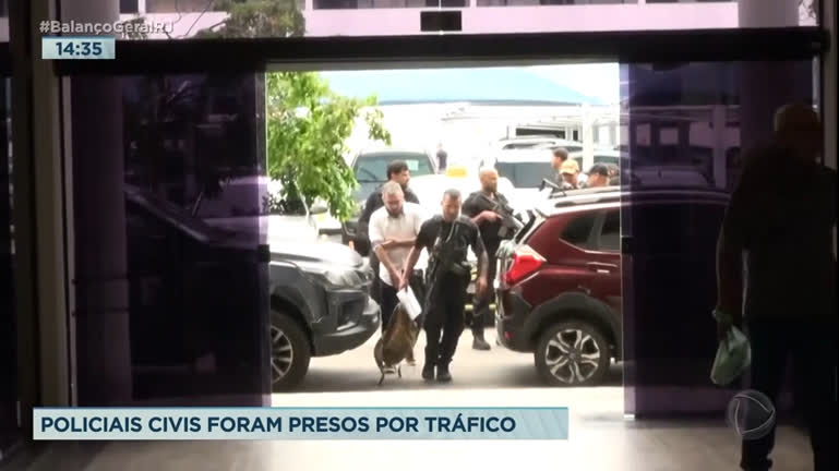 Vídeo: Quatro policiais civis e um advogado são presos por tráfico de drogas no Rio