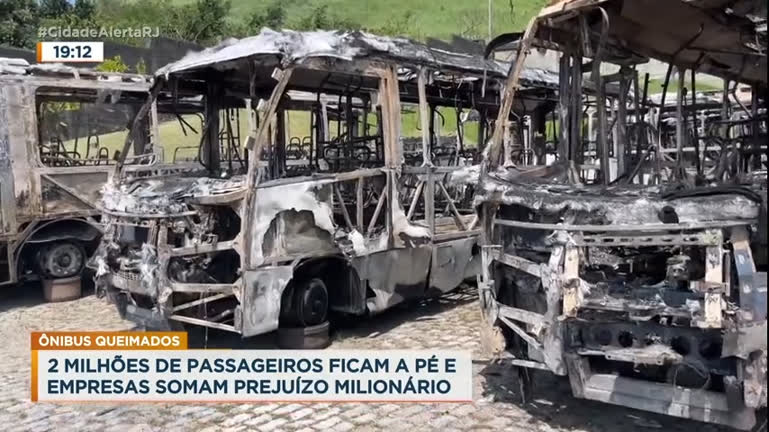 Vídeo: Ataque a ônibus no Rio afeta passageiros: Empresas somam prejuízo de R$ 37 milhões