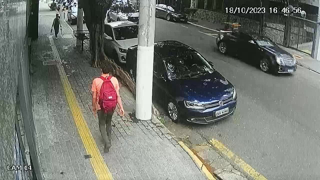 Vídeo: Vídeo: idosa é empurrada por homem em São Paulo