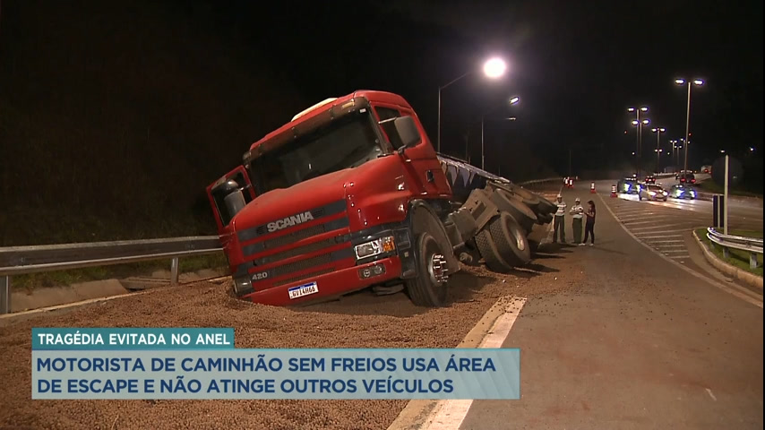 Vídeo: Motorista de caminhão sem freios usa área de escape do Anel Rodoviário