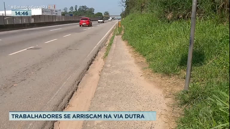 Vídeo: Pedestres e ciclistas reclamam de passagem estreita e falta de passarela na Via Dutra, no RJ