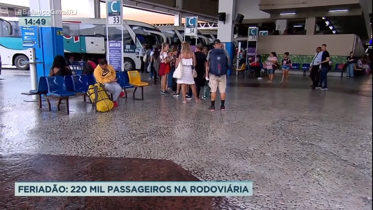 Vídeo: Mais de 220 mil pessoas devem passar pela rodoviária do Rio no feriadão