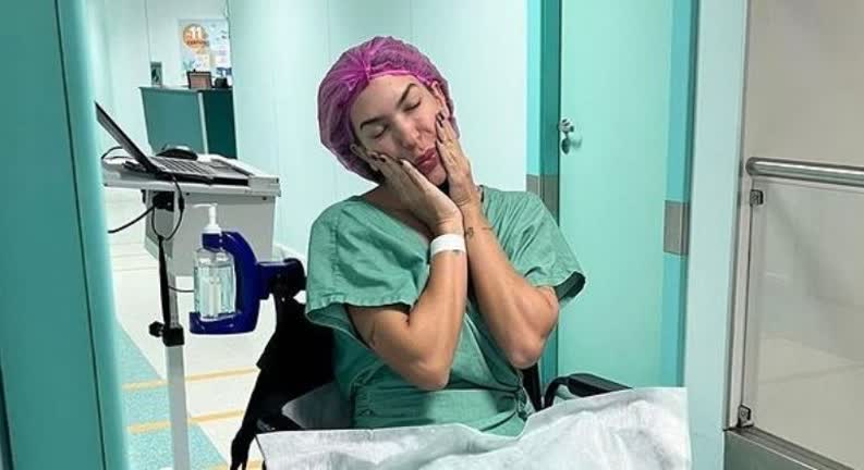 Vídeo: Esposa de Leo Santana, Lore Improta passa por cirurgia nos pés
