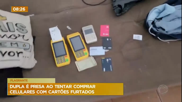 Vídeo: Dupla é presa ao tentar comprar celulares com cartões furtados