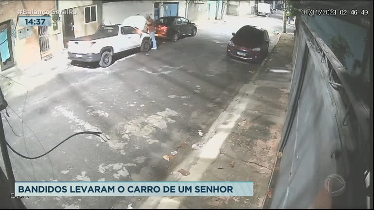 Vídeo: Câmeras de segurança flagram furto de carros na mesma rua da Baixada Fluminense