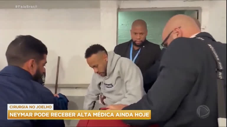 Vídeo: Neymar pode receber alta médica ainda hoje (4) após cirurgia no joelho