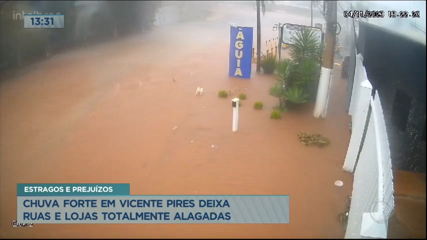 Vídeo: Chuva forte em Vicente Pires (DF) deixa ruas e lojas alagadas