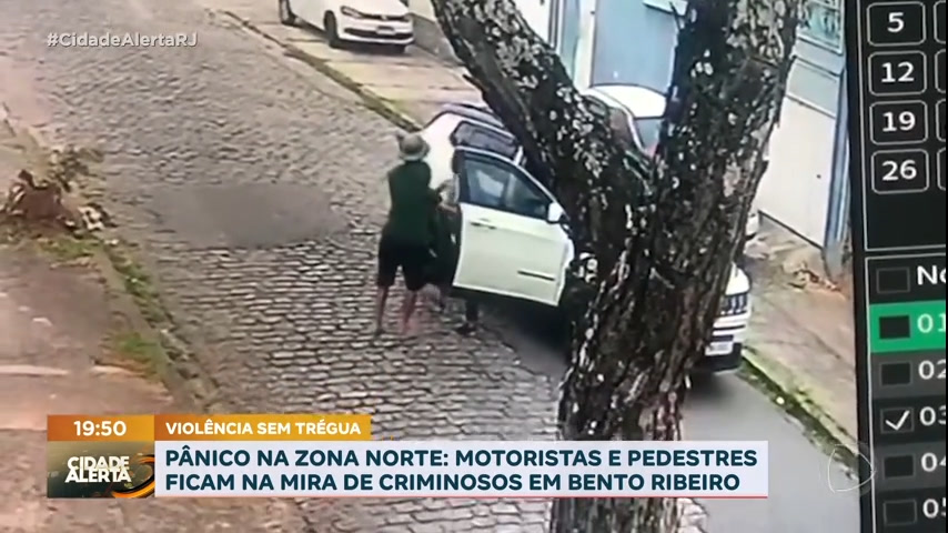 Vídeo: Câmeras flagram assaltos a motoristas e pedestres em Bento Ribeiro, zona norte do Rio