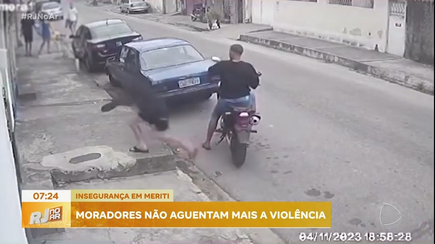 Vídeo: Moradores relatam clima de medo por causa da violência em São João de Meriti (RJ)