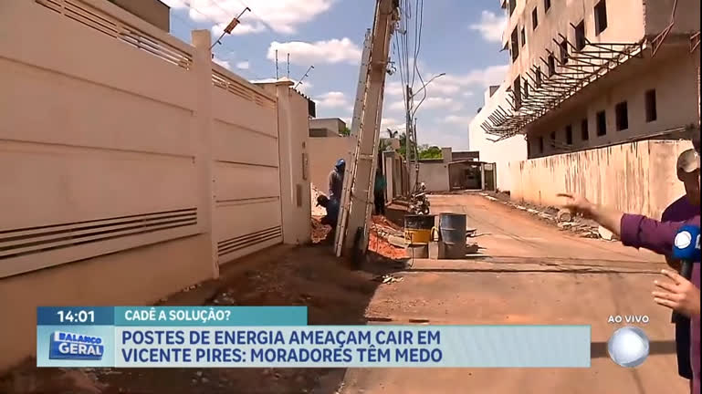 Vídeo: Moradores de Vicente Pires (DF) denunciam que poste está prestes a cair e cobram solução