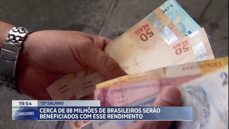 Vídeo: Cerca de 88 milhões de brasileiros serão beneficiados com o 13º salário
