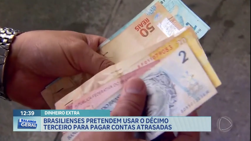Vídeo: Brasilienses pretendem usar 13º salário para pagar contas atrasadas