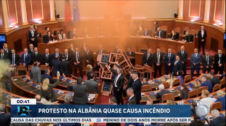 Vídeo: Deputados na Albânia quase causam incêndio tentando impedir votação do orçamento
