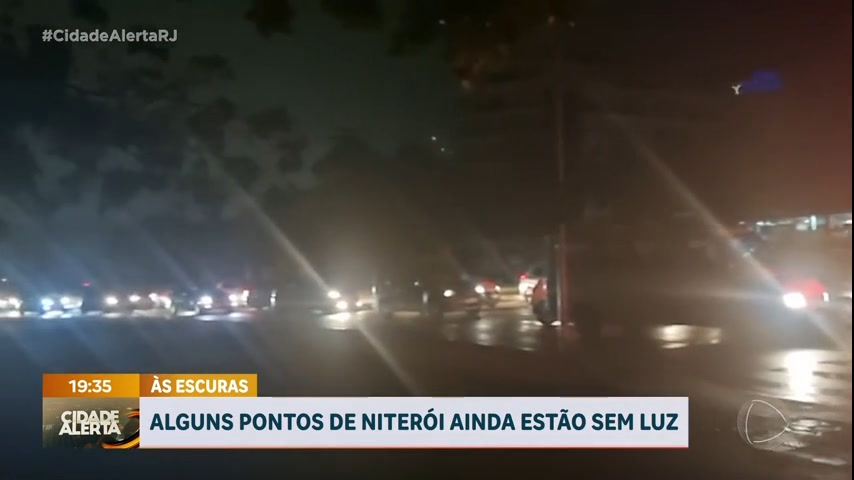 Vídeo: Moradores de Niterói e São Gonçalo permanecem sem energia elétrica há mais de 48 horas