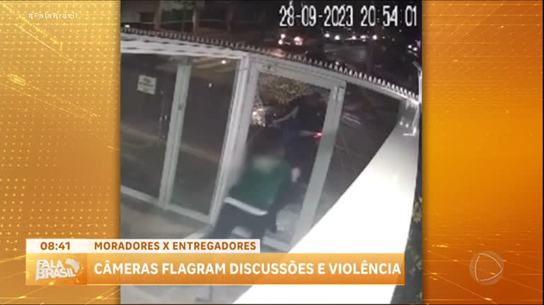 Vídeo: Câmeras de segurança flagram brigas entre moradores e entregadores