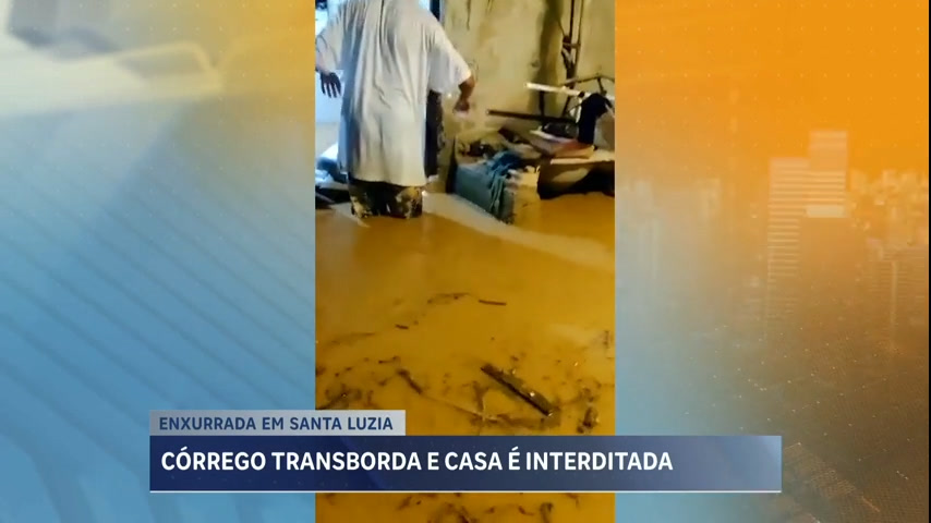 Vídeo: Córrego transborda e casa é interditada em Santa Luzia (MG)