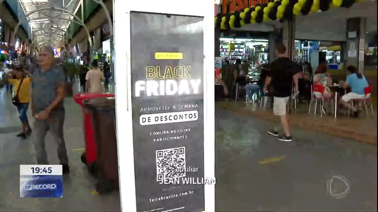 Vídeo: O que é possível comprar com R$ 100 com descontos da Black Friday?