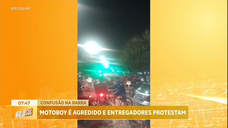 Vídeo: Motoboy é agredido e entregadores protestam em prédio da Barra da Tijuca (RJ)
