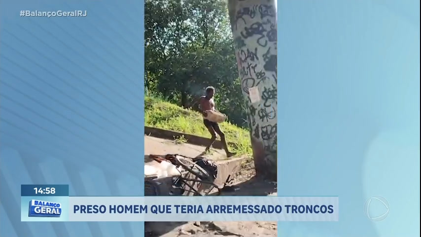 Vídeo: Polícia Militar prende homem que jogava troncos de árvore de viaduto no Rio