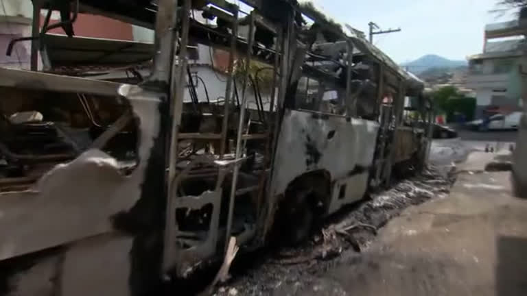 Vídeo: Bairro a Bairro: moradores reclamam dos problemas e depredação do ônibus em BH