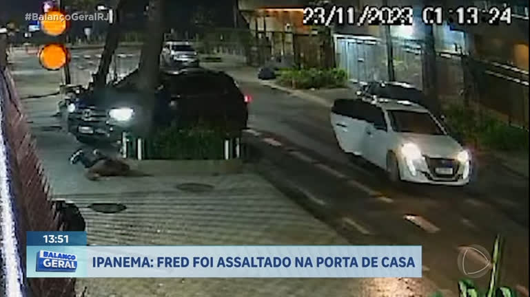 Vídeo: Ex-jogador Fred é assaltado na porta de casa na zona sul do Rio