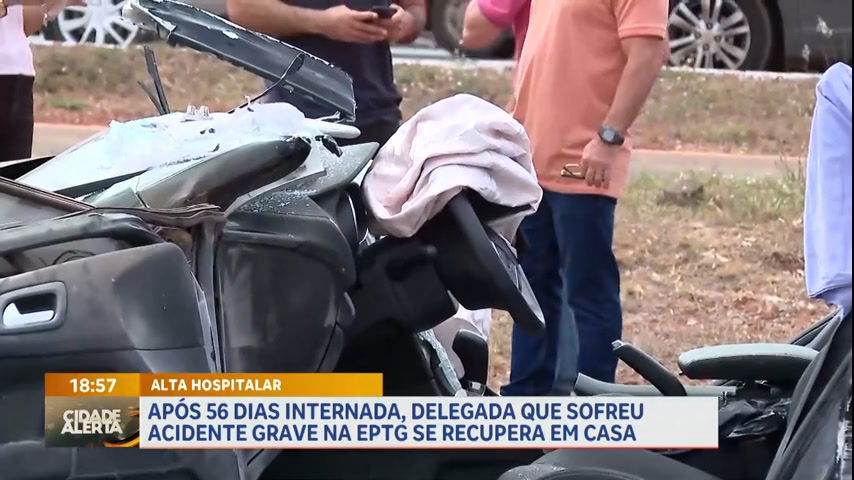 Vídeo: Delegada da Polícia Civil do DF que sofreu acidente na EPTG recebe alta de hospital