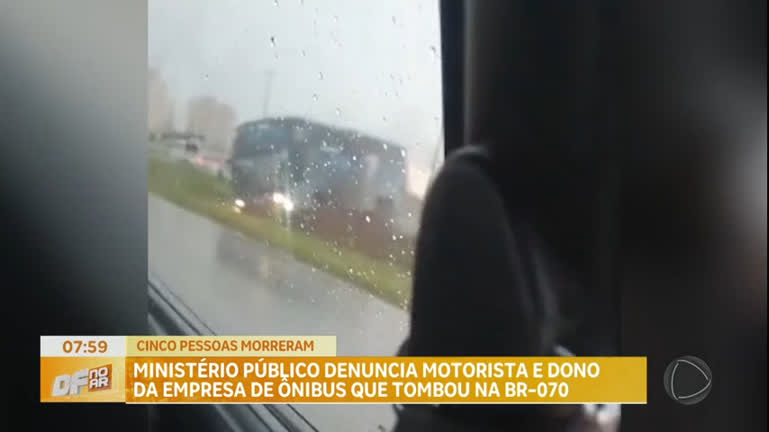 Vídeo: MPDFT denuncia motorista e dono da empresa de ônibus clandestino que tombou na BR-070