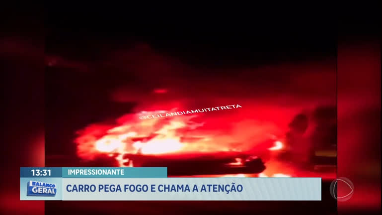 Vídeo: Carro pega fogo no meio da rua em Ceilândia (DF)