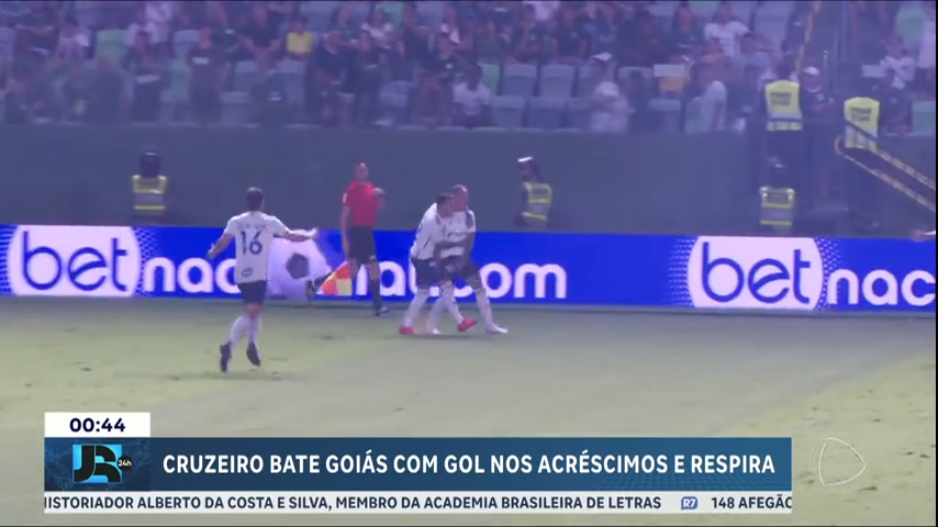Vídeo: Cruzeiro bate Goiás com gol nos acréscimos e abre distância do Z-4