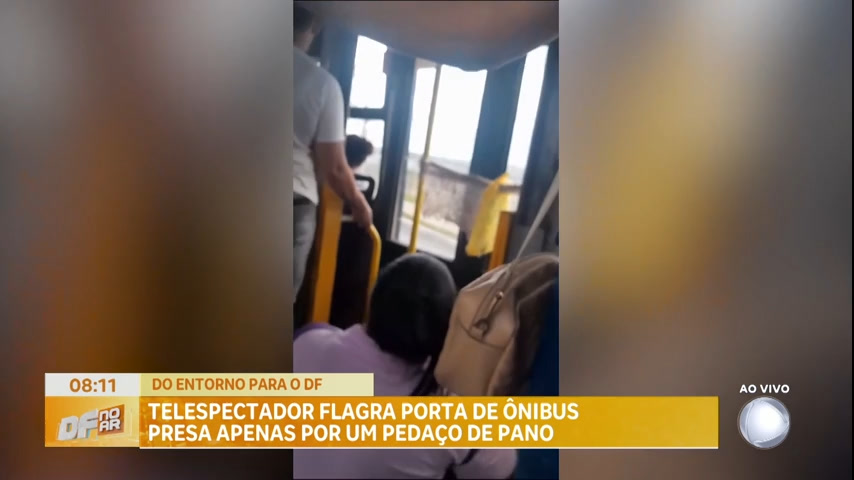 Vídeo: Telespectador flagra porta de ônibus presa com um pedaço de pano, no DF