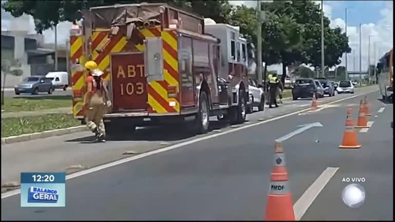 Vídeo: Acidente entre veículos na EPTG deixa duas faixa interditada
