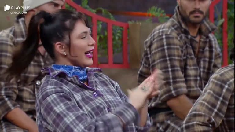 Vídeo: "Sua malvada, coração peludo", dispara Nadja para Jaque no intervalo do programa | A Fazenda 15
