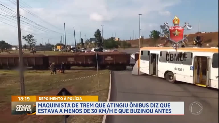 Vídeo: Maquinista de trem que atingiu ônibus diz que estava a menos de 30 km