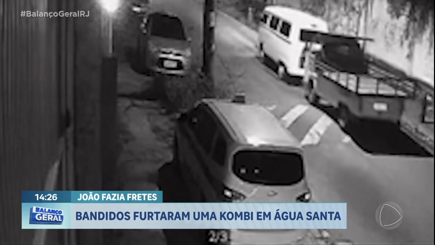 Vídeo: Bandidos rebocam kombi durante furto na zona norte do Rio