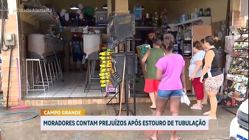 Vídeo: Moradores contam os prejuízos após estouro de tubulação no Rio