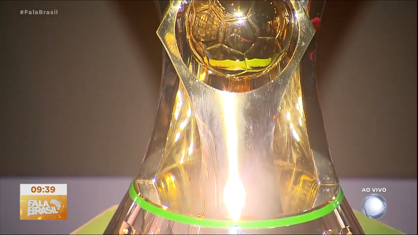 Vídeo: Fala Esporte: Taça do Brasileirão chega à sede da CBF, no Rio de Janeiro