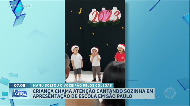 Vídeo de menina cantando sozinha em comemoração de Natal na escola viraliza – RecordTV
