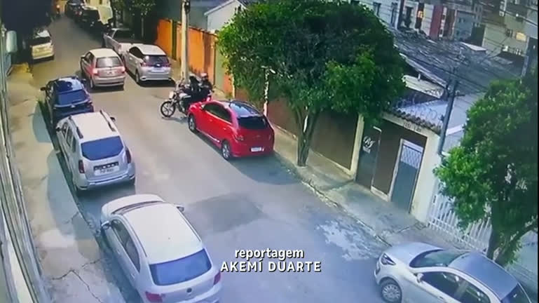 Vídeo: Entregador tem moto furtada na região oeste de Belo Horizonte