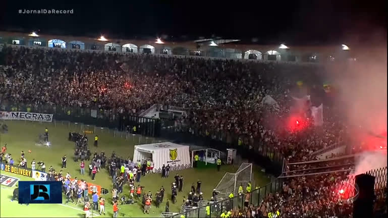Vídeo: Vasco escapa do rebaixamento e comemora permanência na primeira divisão do Brasileirão