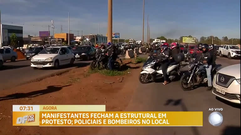 Vídeo: Manifestantes fecham Via Estrutural nesta sexta (8)