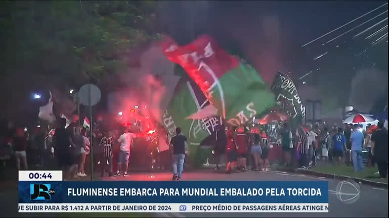 Vídeo: Torcida do Fluminense faz festa antes do embarque do time para o Mundial de Clubes