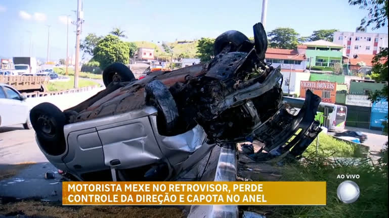Vídeo: Carro capota e deixa duas pessoas feridas no Anel Rodoviário de BH