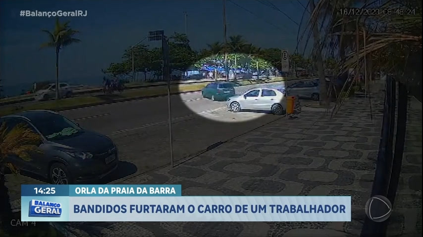 Vídeo: Bandido rouba carro que ficava estacionado todos os dias no mesmo lugar há 12 anos, no Rio