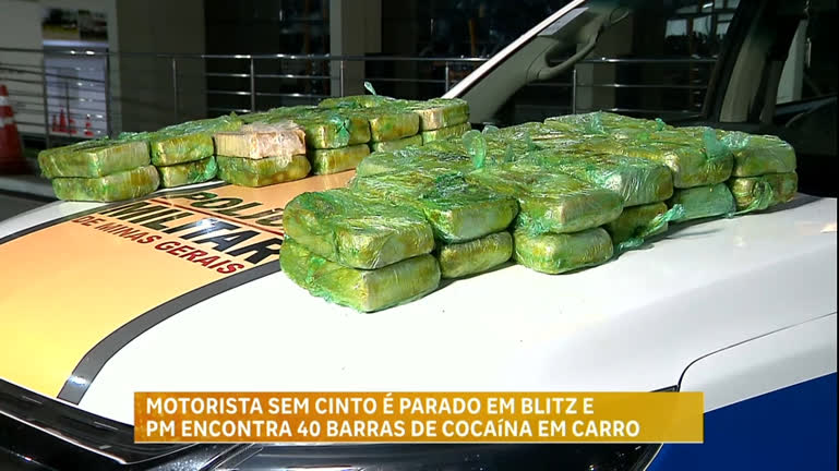 Vídeo: Homem é preso em blitz suspeito de transportar barras de cocaína em Itabirito (MG)